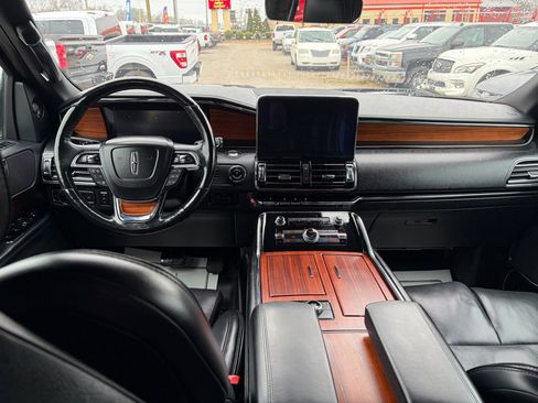 Used 2019 Lincoln Navigator Reserve image 19