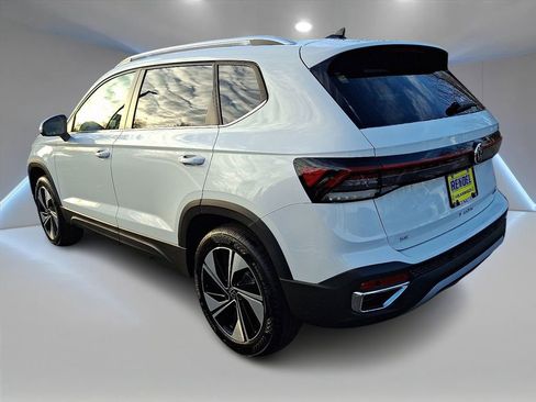 New 2026 Volkswagen Taos SE AWD/4WD image 4
