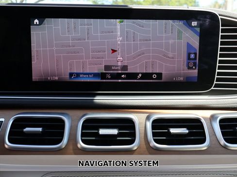 Used 2021 Mercedes-Benz GLE 450 4MATIC w/ AMG Line Exterior image 3