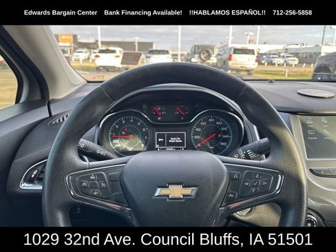 Used 2018 Chevrolet Cruze LT w/ Convenience Package image 17