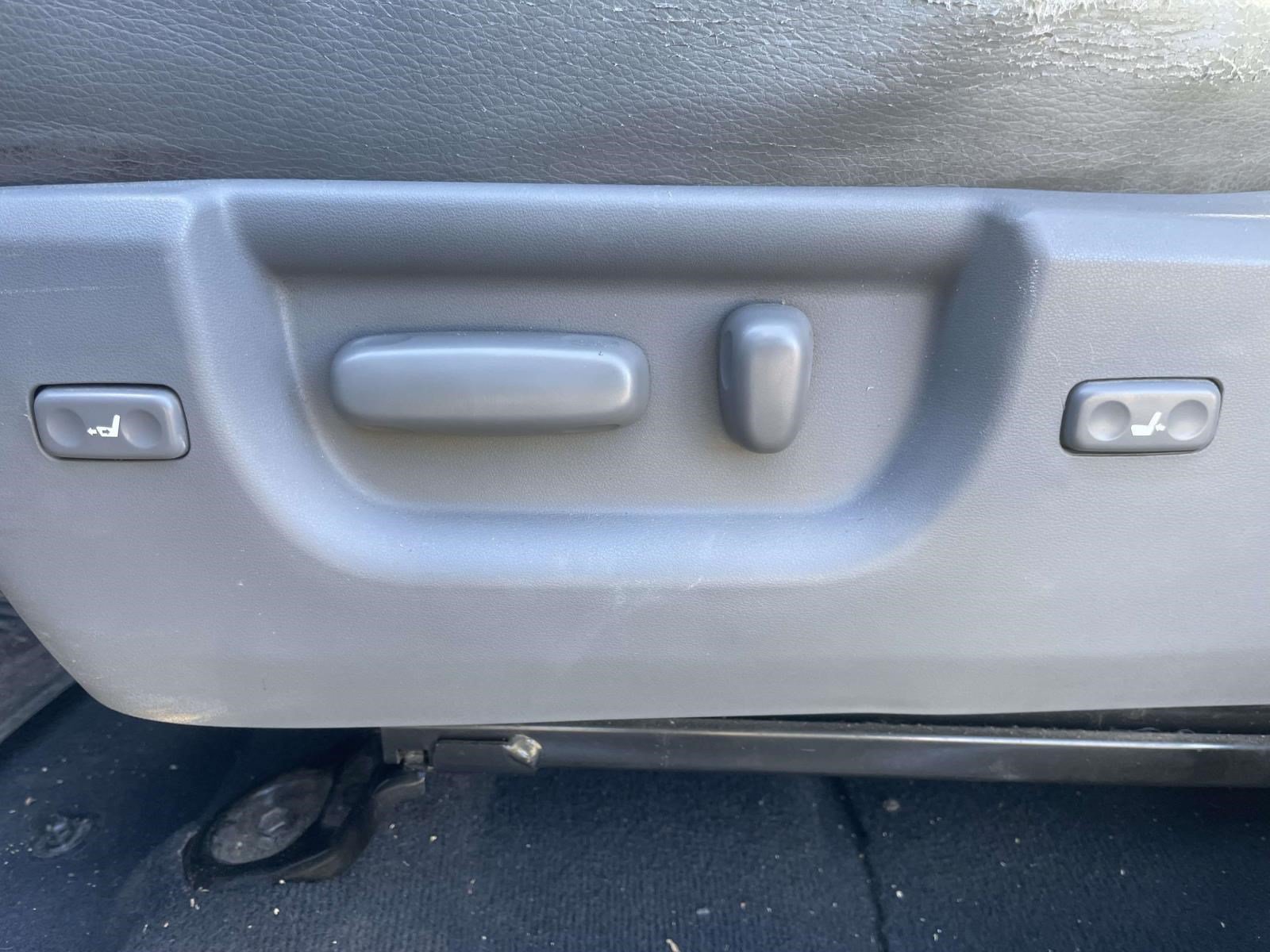 Used 2013 Toyota Tundra Limited w/ Memory Pkg RWD image 15