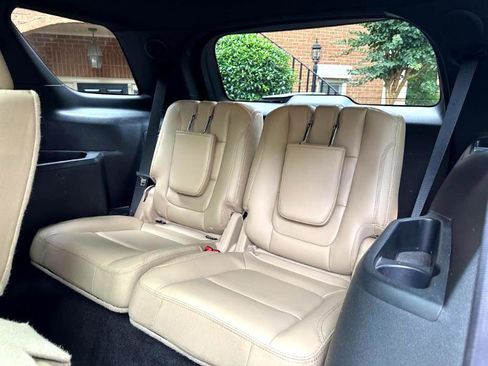 Used 2017 Ford Explorer Limited image 22