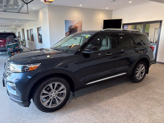 Used 2022 Ford Explorer Limited w/ Equipment Group 301A AWD/4WD image 3