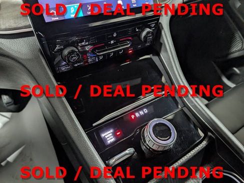 Used 2024 Jeep Grand Cherokee Limited w/ Black Appearance Package image 25