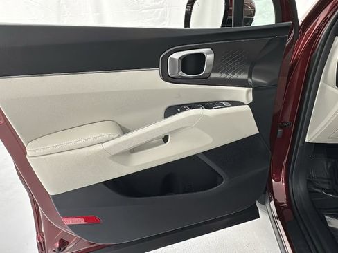 Used 2025 Kia Sorento S image 19