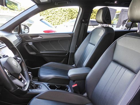 Used 2022 Volkswagen Tiguan SE R-Line image 17