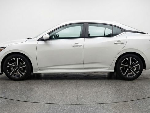 Used 2025 Nissan Sentra SV image 5