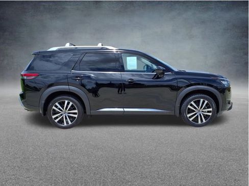 Used 2025 Nissan Pathfinder Platinum w/ Cargo Package FWD image 9