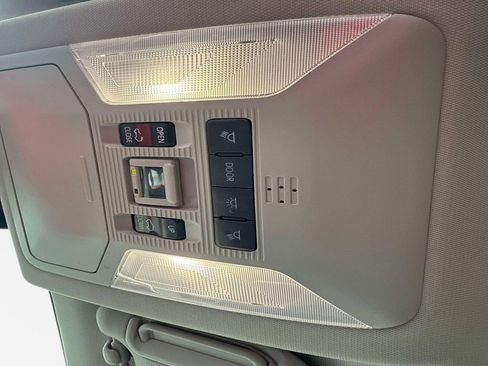 Used 2022 Toyota RAV4 XLE Premium image 58