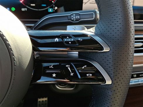 Certified 2025 Mercedes-Benz GLS 450 4MATIC image 23