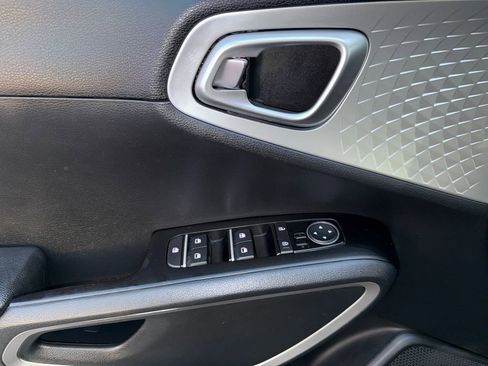 Certified 2022 Kia Soul LX image 11