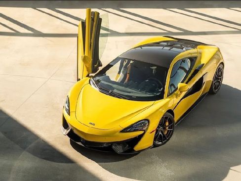 Used 2018 McLaren 570S Coupe RWD image 2