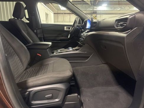 Used 2020 Ford Explorer XLT image 7