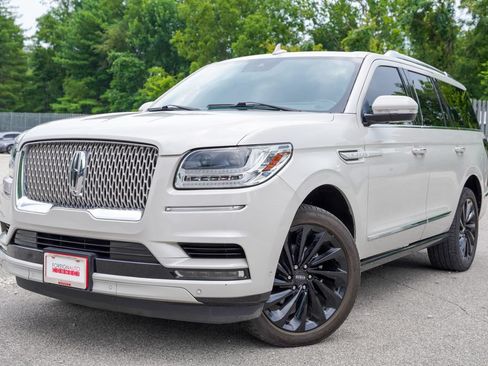 Used 2021 Lincoln Navigator Reserve AWD/4WD image 4