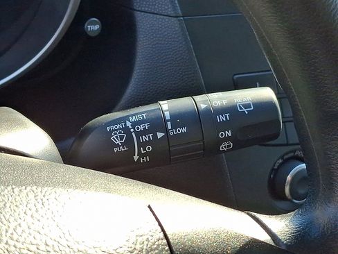 Used 2012 MAZDA MAZDA5 Sport image 24