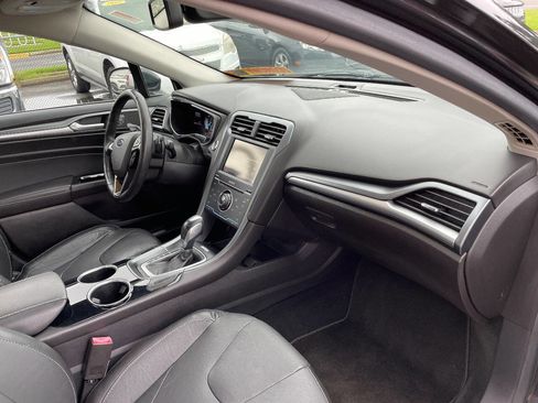Used 2013 Ford Fusion Titanium image 32