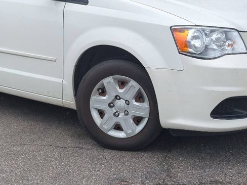 Used 2013 Dodge Grand Caravan SE FWD image 2