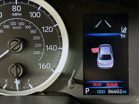 Used 2021 Toyota Corolla LE FWD image 18