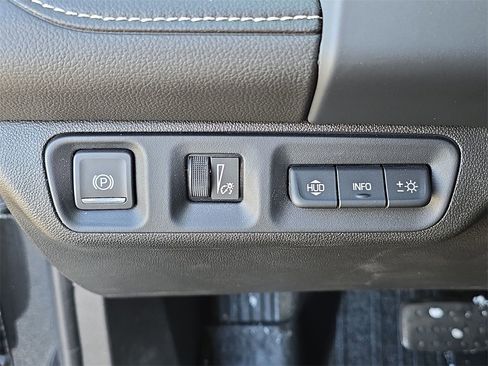 Used 2023 GMC Acadia Denali w/ Denali Ultimate Package image 18