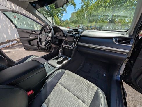 Used 2014 Toyota Camry SE FWD image 11