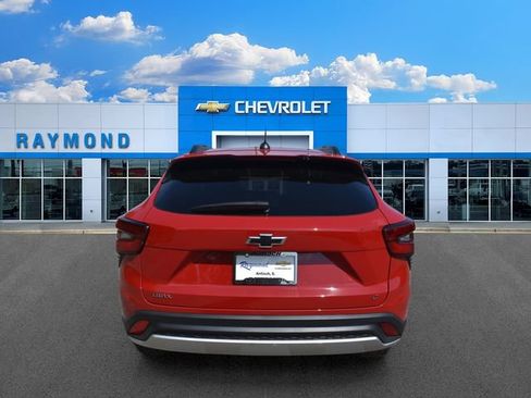 New 2026 Chevrolet Trax LT w/ LT Convenience Package FWD image 5