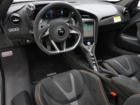 Used 2024 McLaren 750S RWD image 7