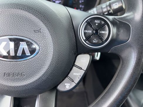 Used 2016 Kia Soul + image 15