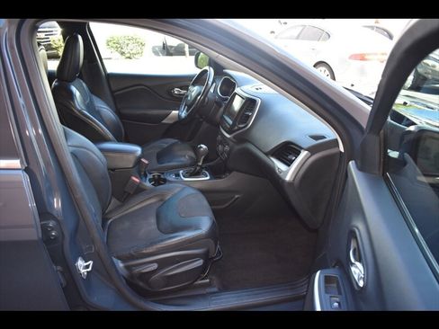 Used 2018 Jeep Cherokee Latitude Plus image 33