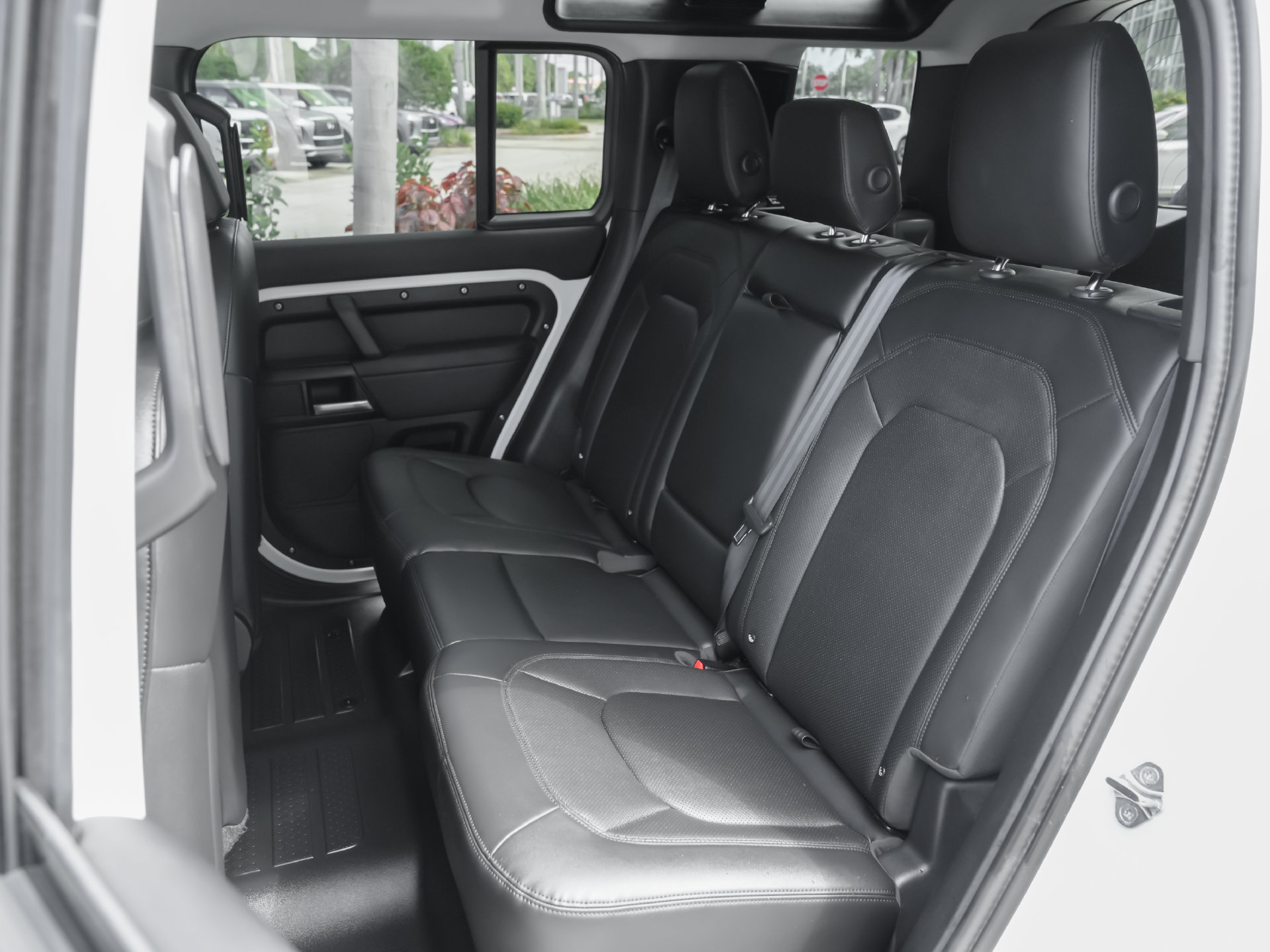 Used 2025 Land Rover Defender 110 S AWD/4WD image 34