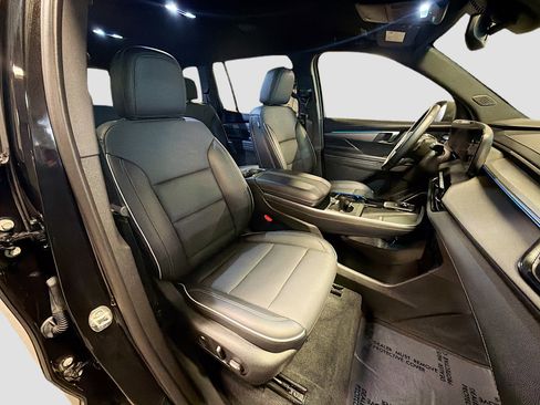 Used 2025 Buick Enclave Preferred image 32