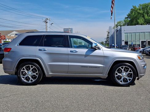 Used 2019 Jeep Grand Cherokee Overland AWD/4WD image 7