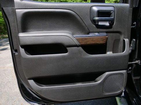 Used 2017 GMC Sierra 2500 Denali w/ Duramax Plus Package AWD/4WD image 27