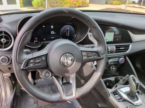 Used 2024 Alfa Romeo Giulia Veloce AWD/4WD image 31