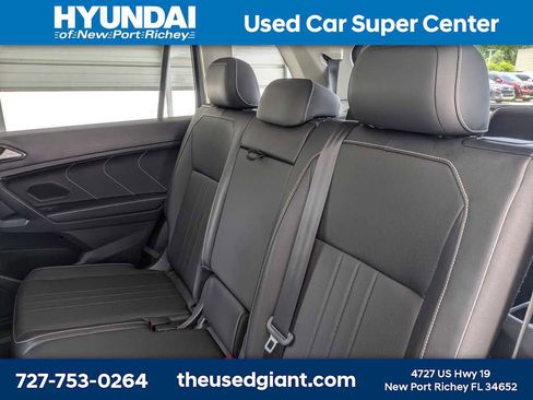 Used 2023 Volkswagen Tiguan SE FWD image 16