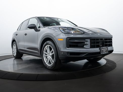 Certified 2025 Porsche Cayenne image 9