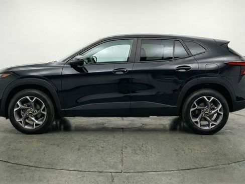 Used 2025 Chevrolet Trax LT FWD image 5