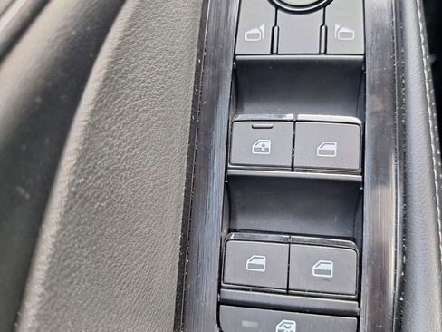 Used 2025 Nissan Rogue SV w/ SV Premium Package image 19