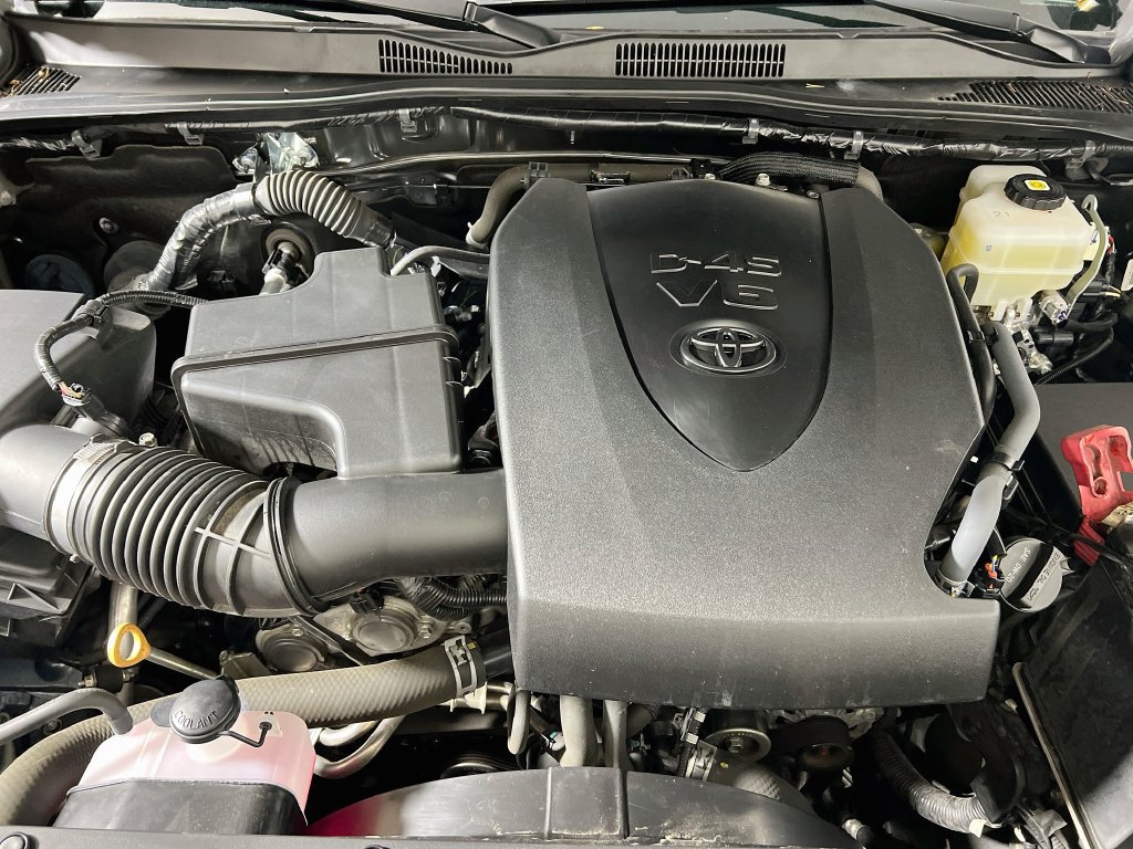 Certified 2022 Toyota Tacoma TRD Off-Road AWD/4WD image 26