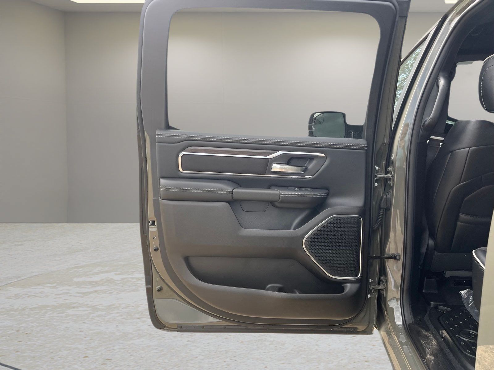 Used 2026 RAM 1500 Laramie AWD/4WD image 25