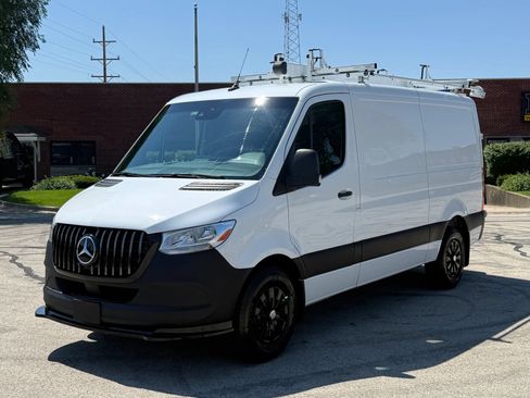 Used 2022 Mercedes-Benz Sprinter 2500 image 3