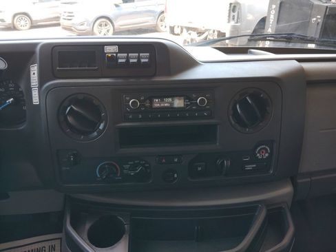 Used 2022 Ford E-350 and Econoline 350 Super Duty RWD image 22