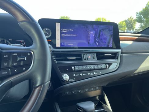 Used 2023 Lexus ES 350 Ultra Luxury w/ Accessory Package (Z2) FWD image 32