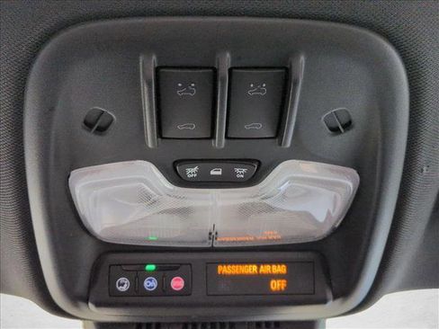 Used 2025 Chevrolet Colorado ZR2 w/ Technology Package AWD/4WD image 22