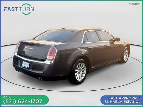 Used 2014 Chrysler 300 w/ Driver Convenience Group RWD image 8