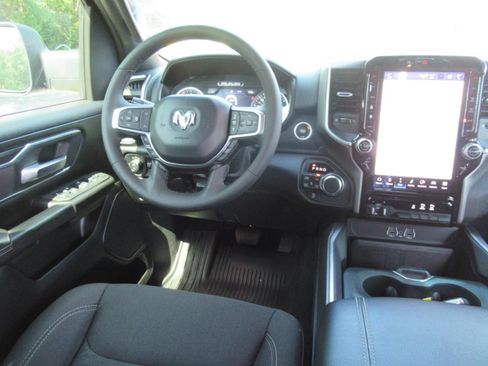 Used 2025 RAM 1500 Big Horn AWD/4WD image 13