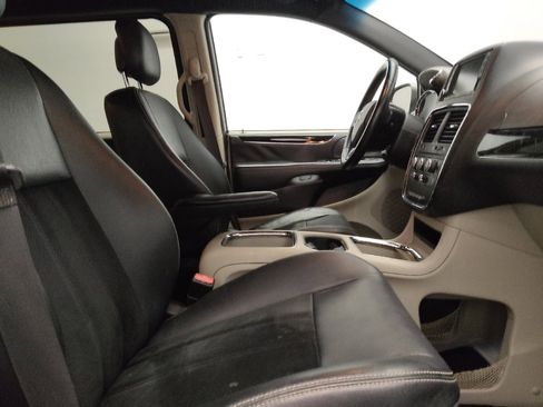 Used 2017 Dodge Grand Caravan SXT FWD image 21