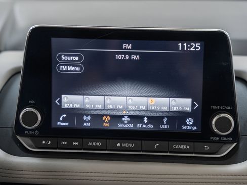 Used 2023 Nissan Rogue SL image 26