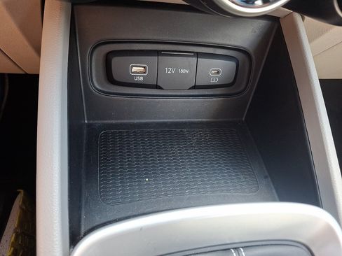 Used 2025 Hyundai Venue SEL FWD image 25