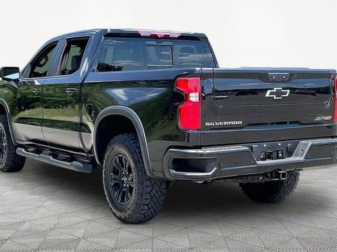 Used 2023 Chevrolet Silverado 1500 ZR2 w/ Technology Package AWD/4WD image 4