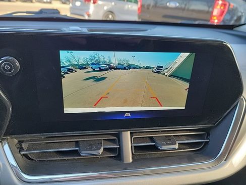 Used 2025 Chevrolet Trax LT w/ LT Convenience Package image 20